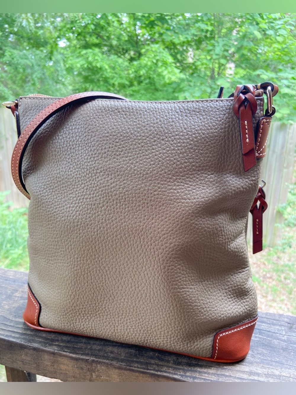 Dooney & Bourke Zippered Leather Crossbody with Red Interior Minimalist Casual - Picture 3 of 17